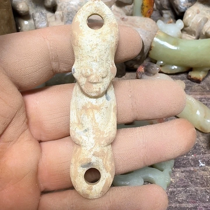 蛇纹石玉颈饰未镶嵌