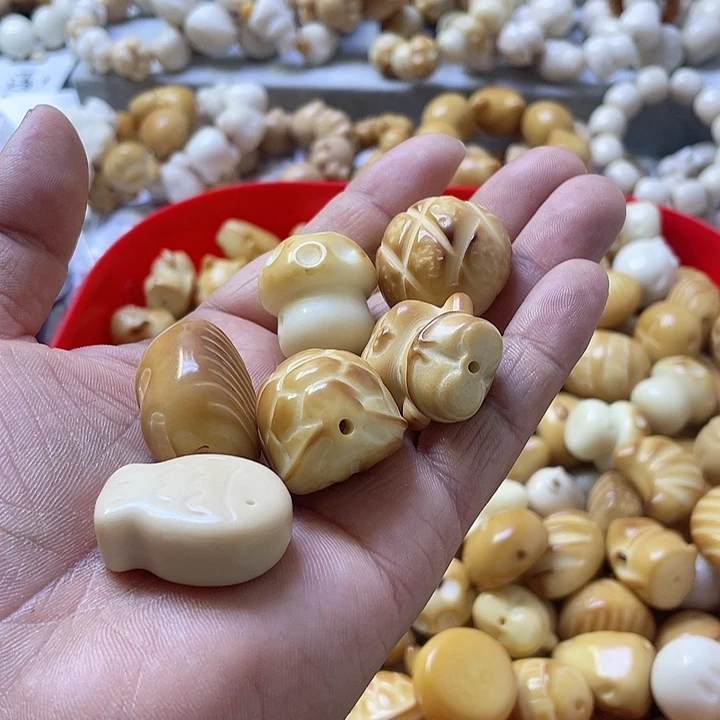 白玉菩提吊坠袁*率微瑕象牙果大卡多宝七颗