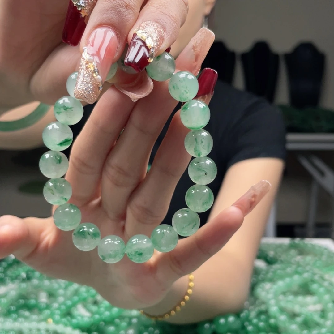 未镶嵌手链石英质玉（非洲翠）轻微矿点