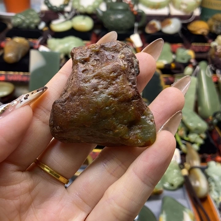 未镶嵌岫岩河磨玉（透闪石质玉）把件