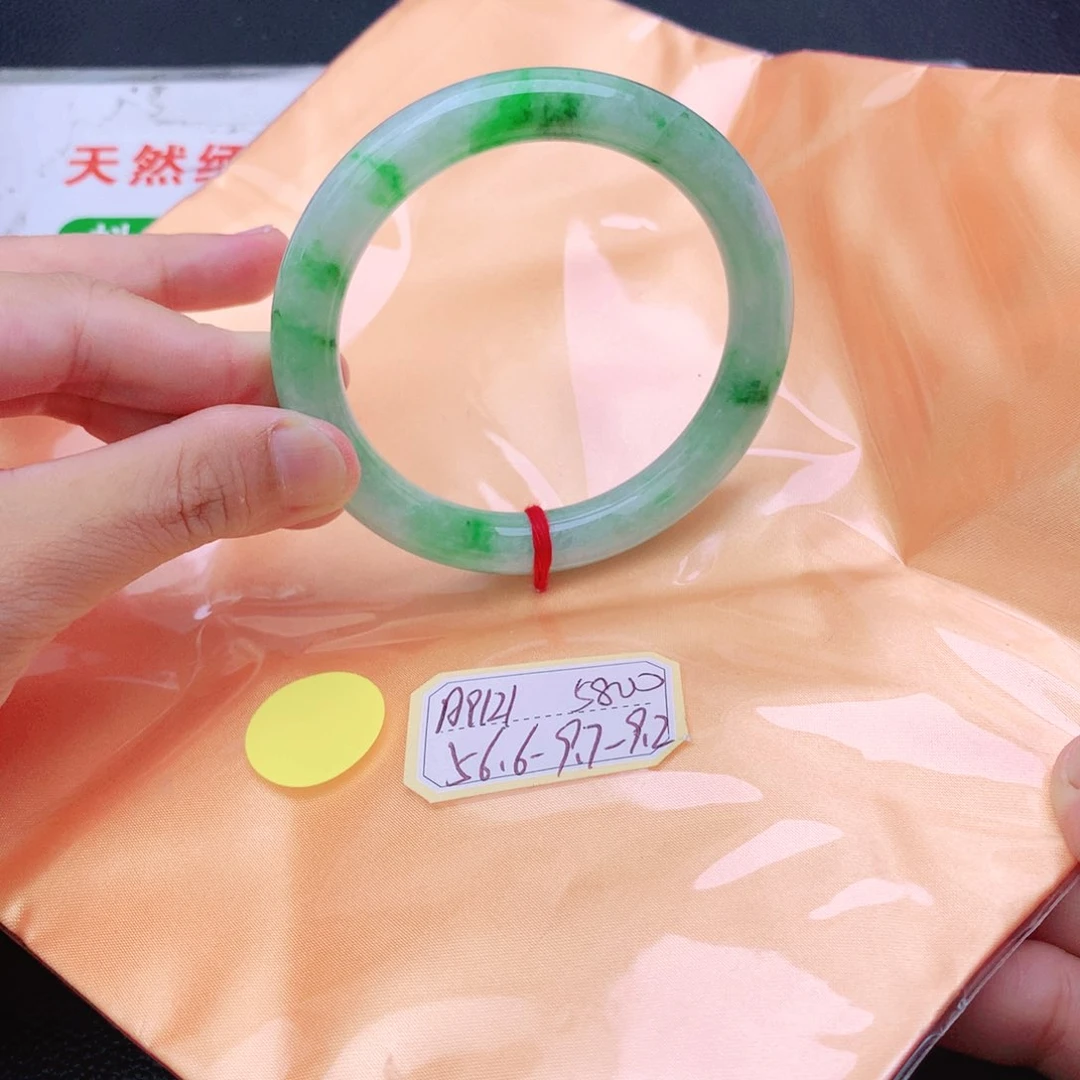 翡翠手镯未镶嵌翡翠