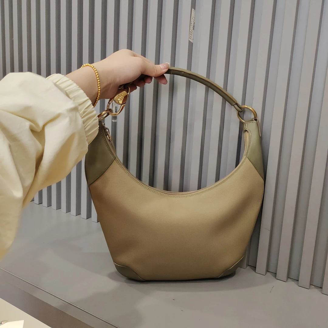 95新 GUCCI/古驰 兔兔奢欣欣/古驰单肩包/240207033