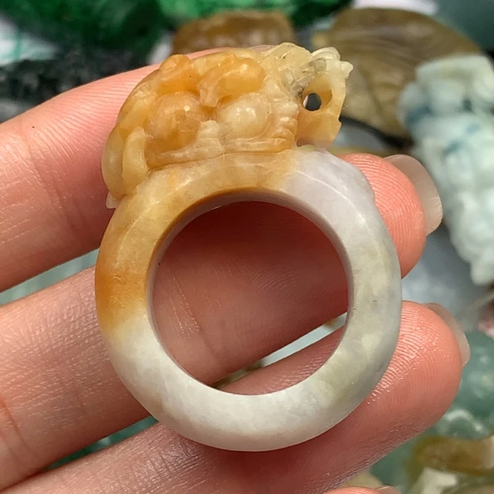 晶***巴定制翡翠未镶嵌翡翠