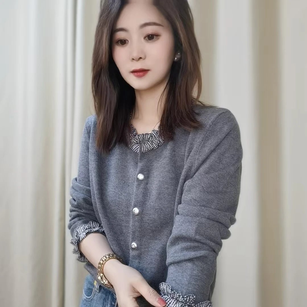 2025春季时尚减龄显瘦韩系拼接格子圆领洋气百搭针织开衫女装