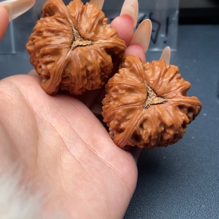 柒***爺吊坠文玩核桃白狮子