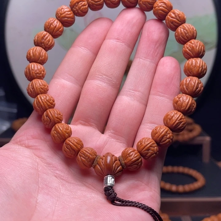 手串桃核11+红魔爆肚