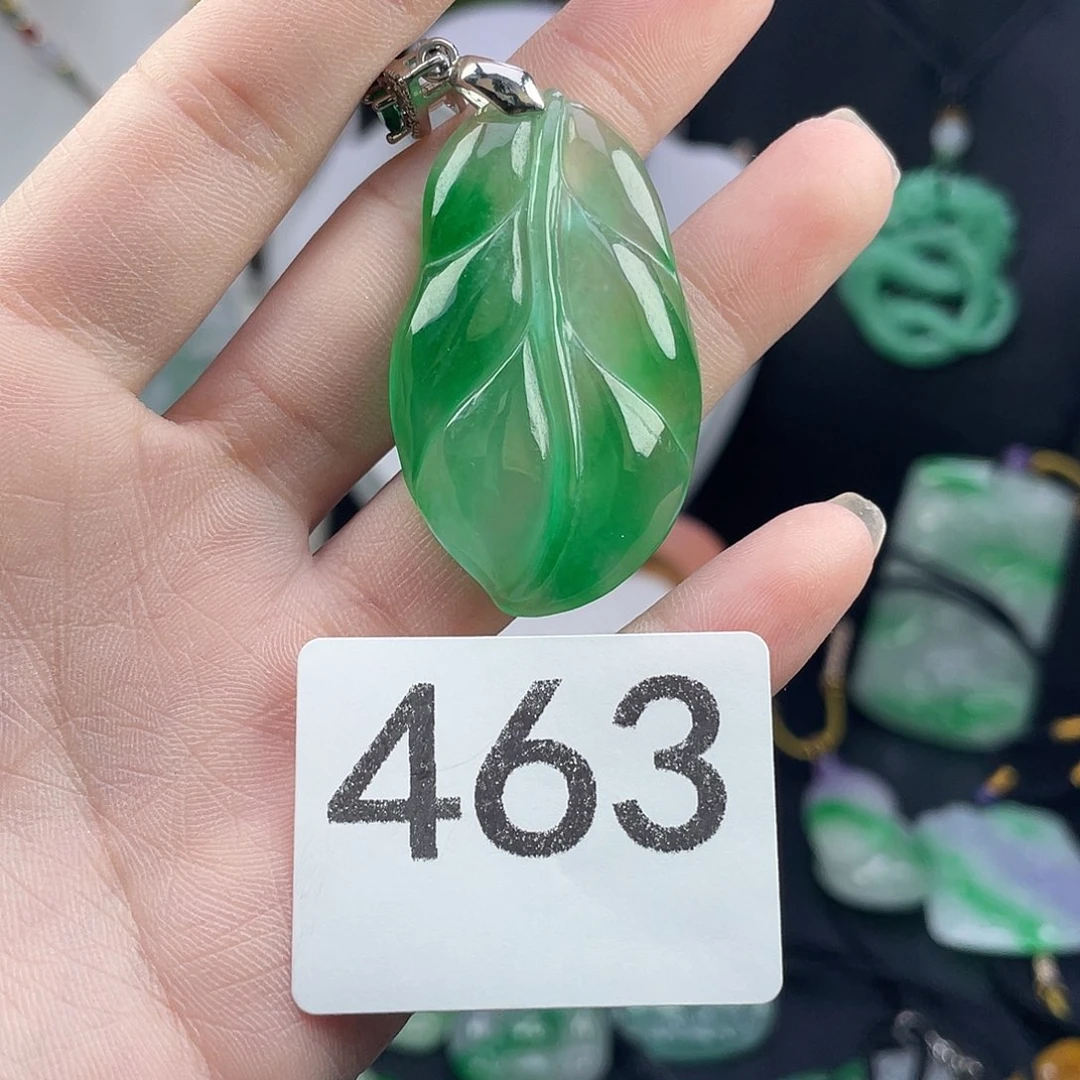 翡翠未镶嵌吊坠(赠链)