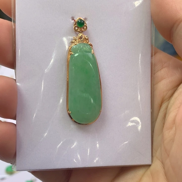 翡翠颈饰18K金镶嵌翡翠吊坠