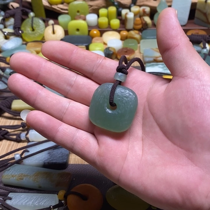 蛇纹石玉未镶嵌挂件