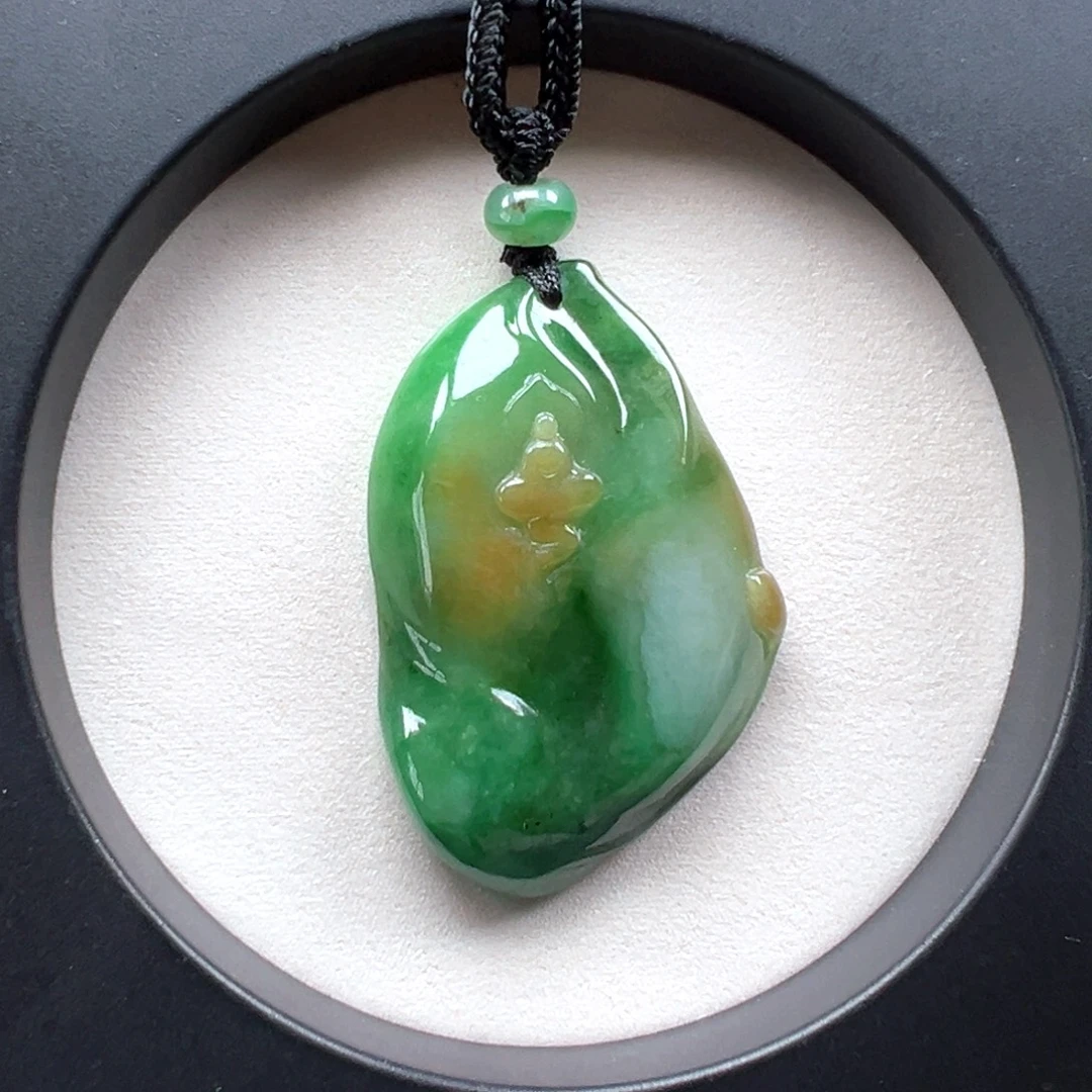 翡翠未镶嵌颈饰悟道