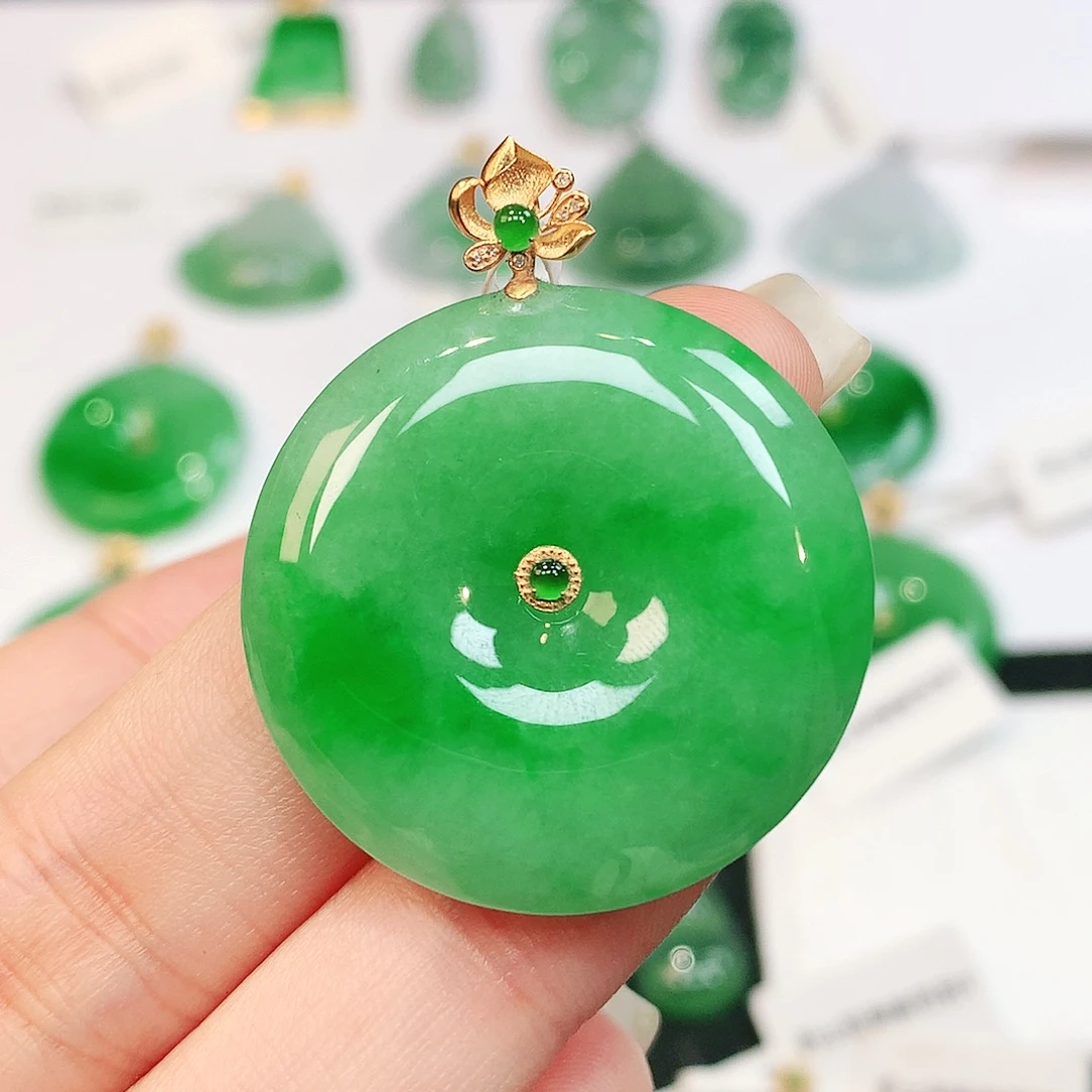 翡翠18K金镶嵌颈饰