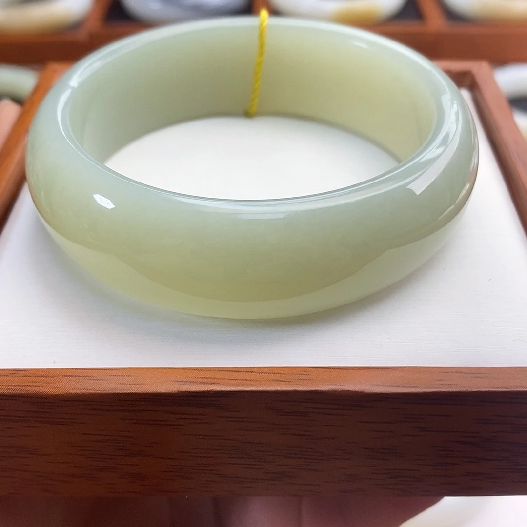 和田玉（青白玉）手镯未镶嵌