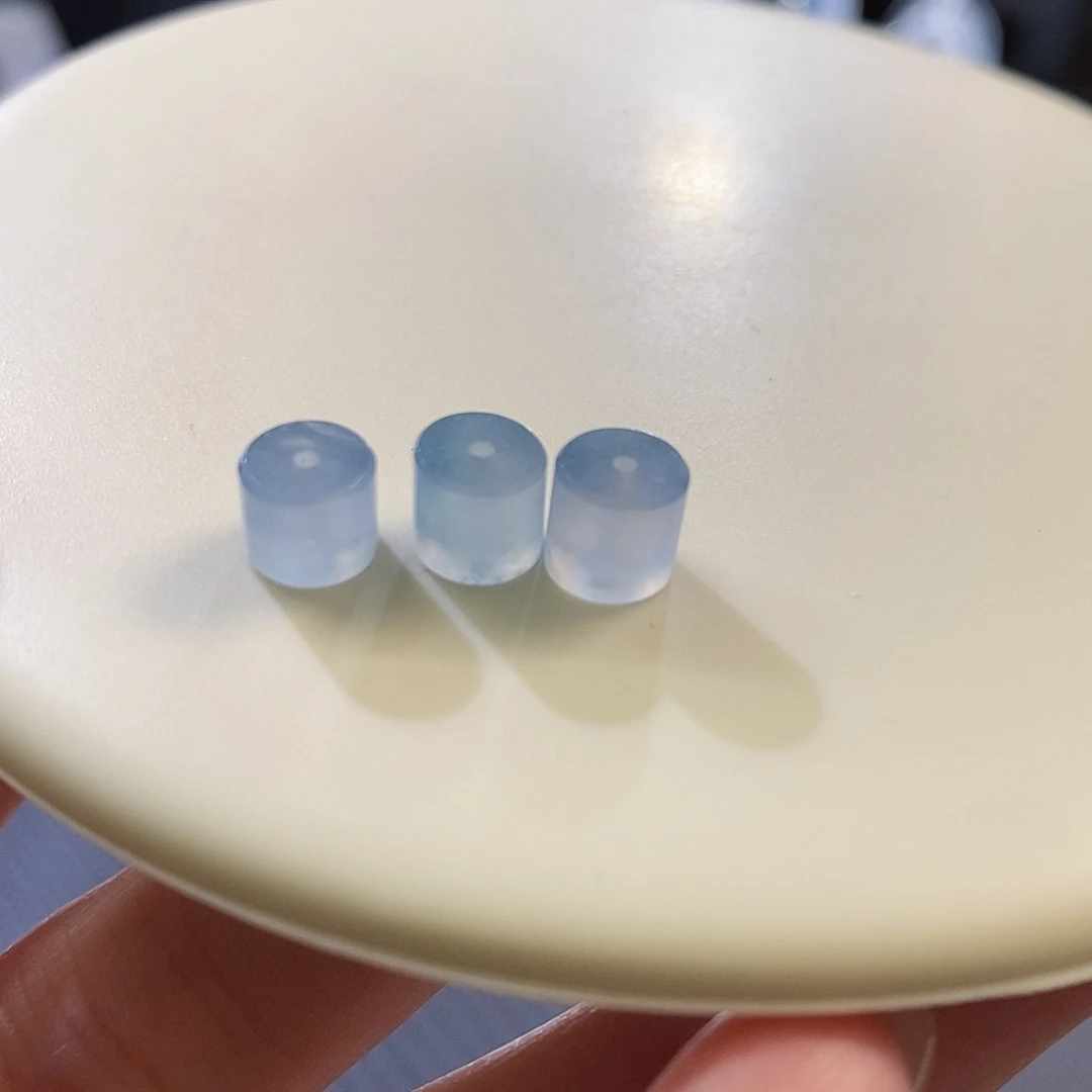 翡翠挂件未镶嵌金***?桶珠