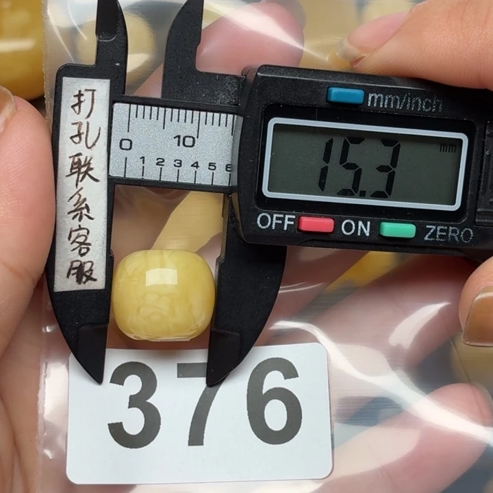 绿***戟裸石蜜蜡未镶嵌微瑕