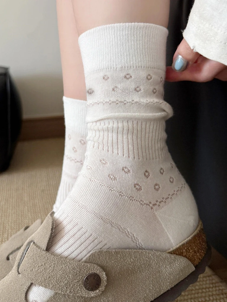 夏季韩系奶油色镂空小花中筒袜薄款透气无骨网眼ins堆堆袜
