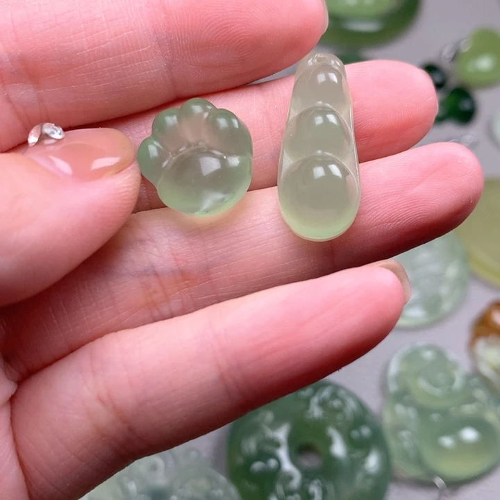 蛇纹石玉未镶嵌颈饰岫玉