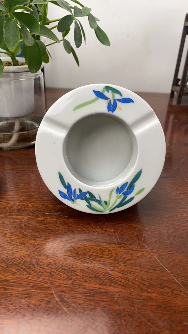 釉下五彩高温手绘两缺烟灰缸