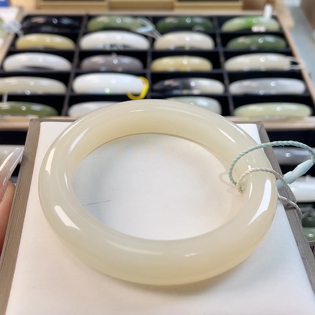 和田玉未镶嵌手镯冰藕粉老料