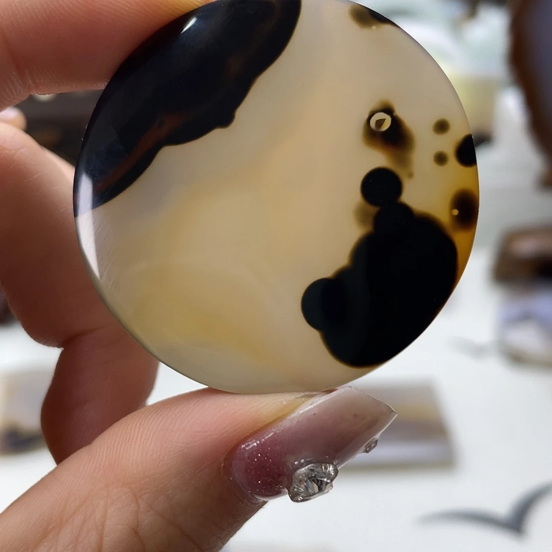 凤***城玛瑙/玉髓未镶嵌珠宝半成品