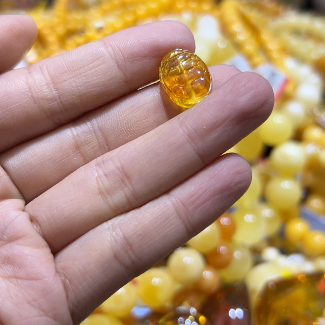 琥珀珠宝奇石未镶嵌