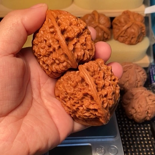 泰***洋吊坠文玩核桃核桃