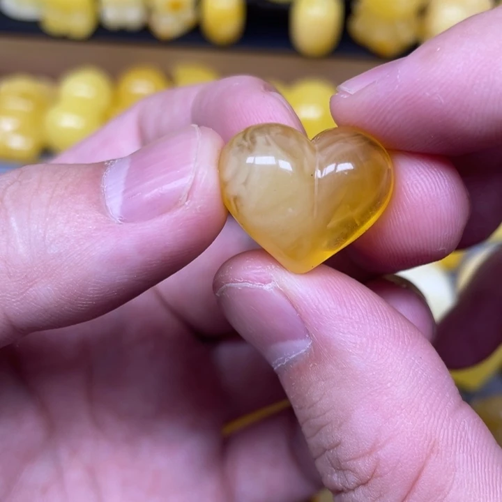 琥珀未镶嵌珠宝奇石