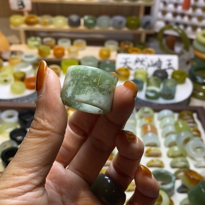 琥***鱼岫玉未镶嵌戒圈岫玉精品指环