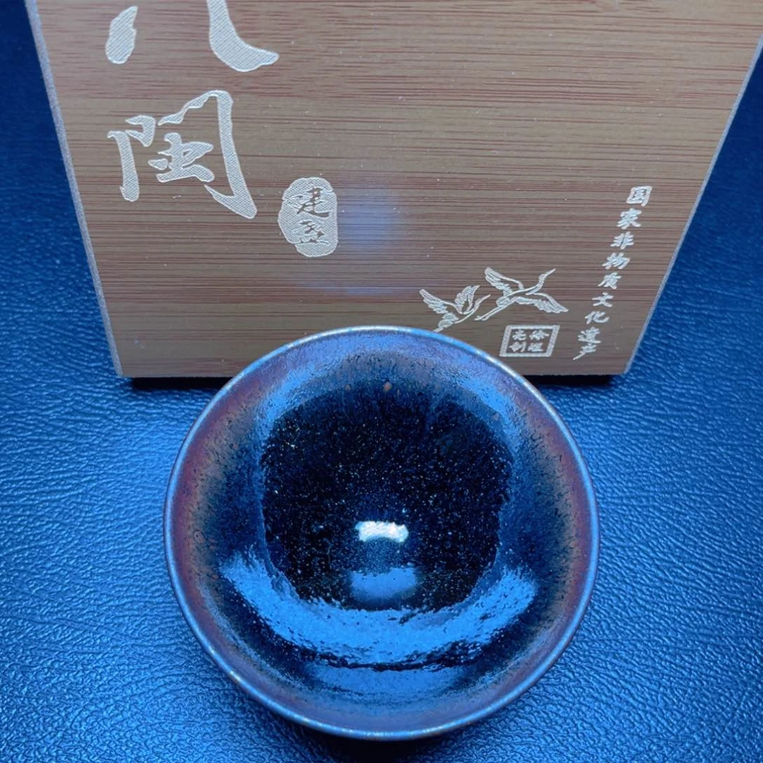 茶盏滴滴答答地响起