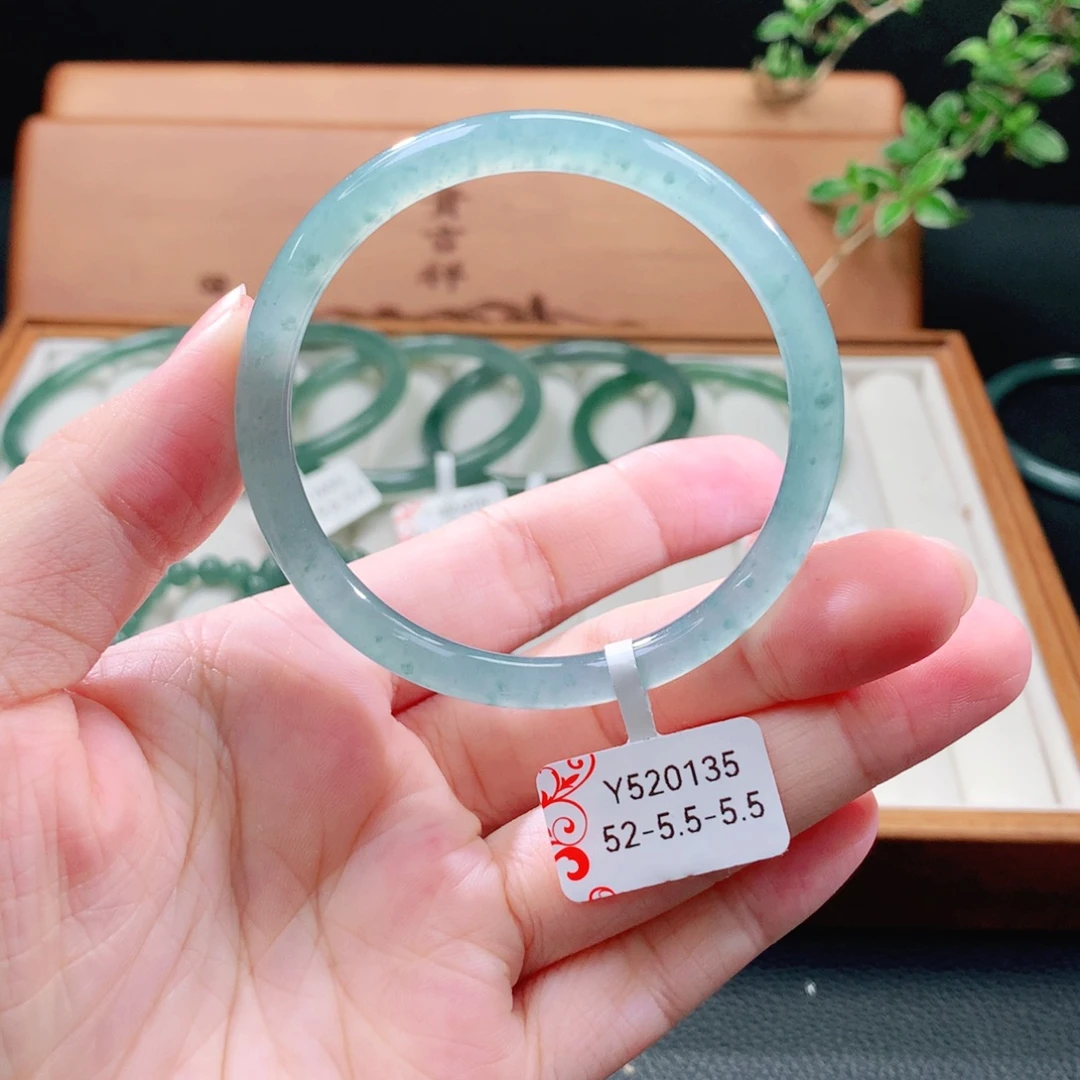 未镶嵌手镯(圆镯)翡翠