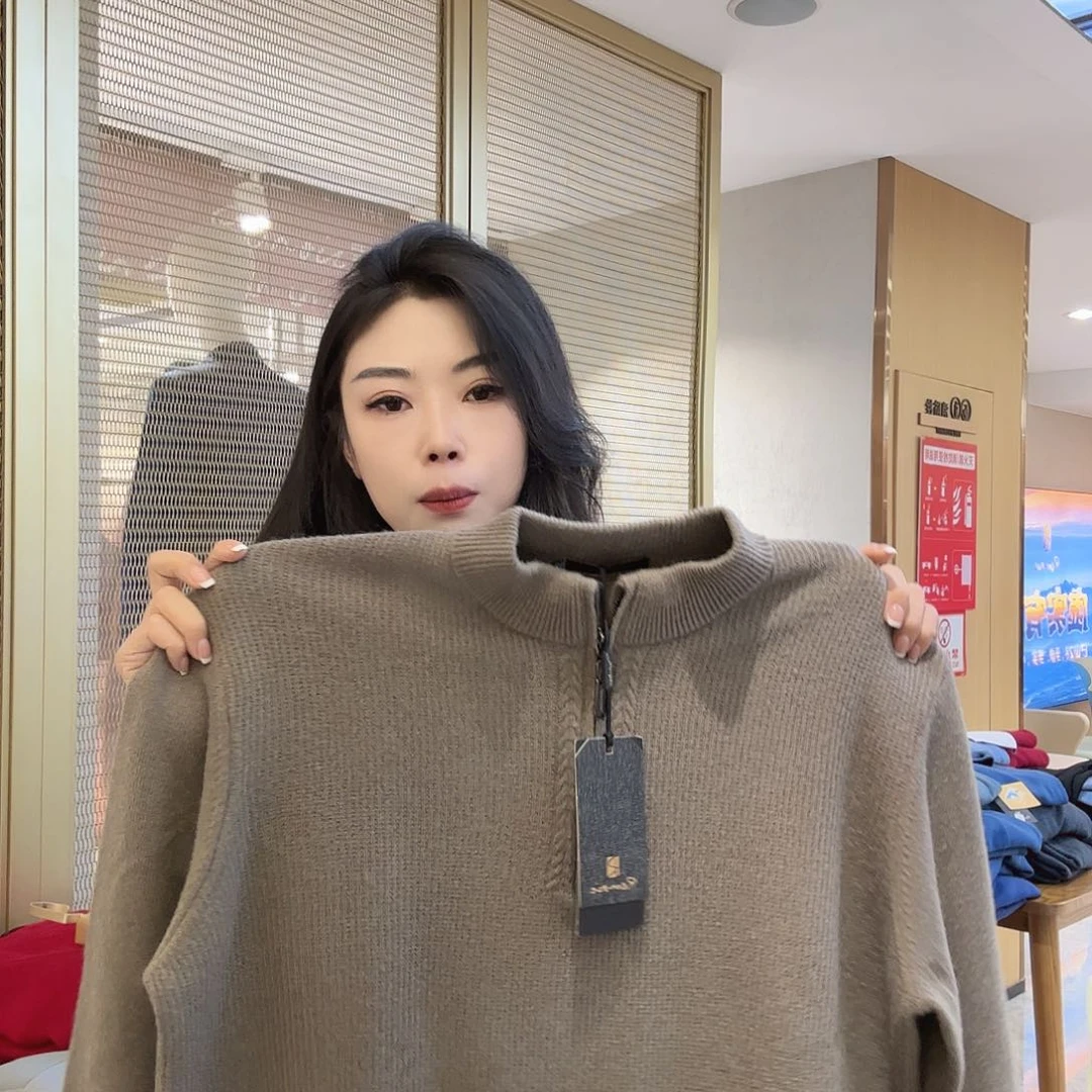 衬衣的设计很有个性的感觉