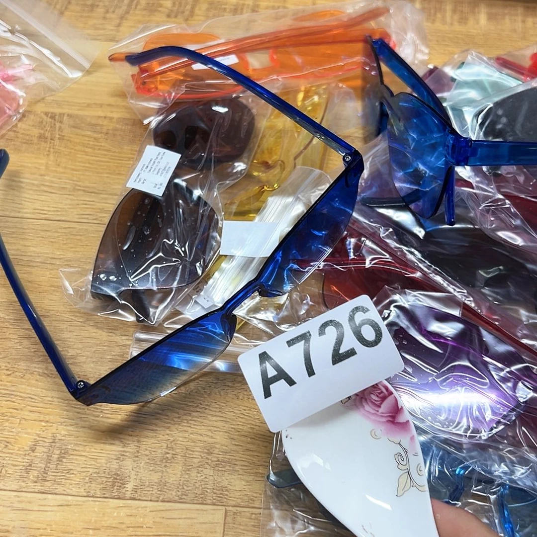 六餐13677947027有事打电话发两盒32个眼镜