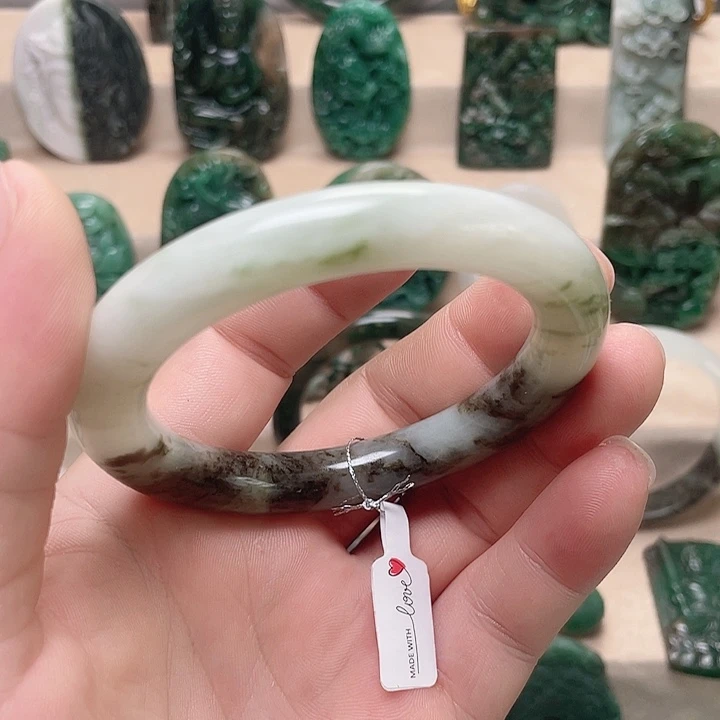未镶嵌独山玉手镯