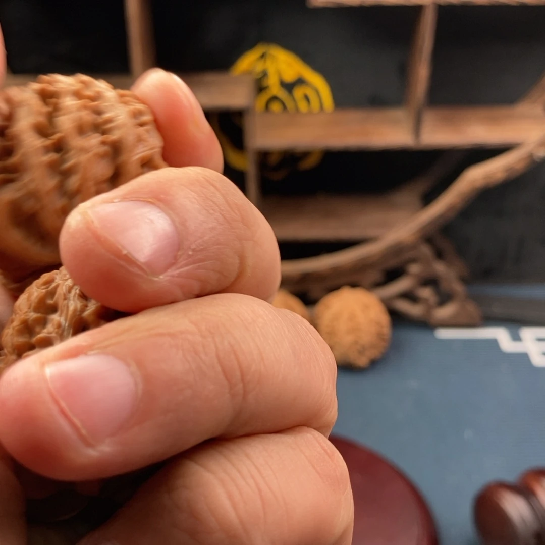 文玩核桃把件六*36+赤鸡