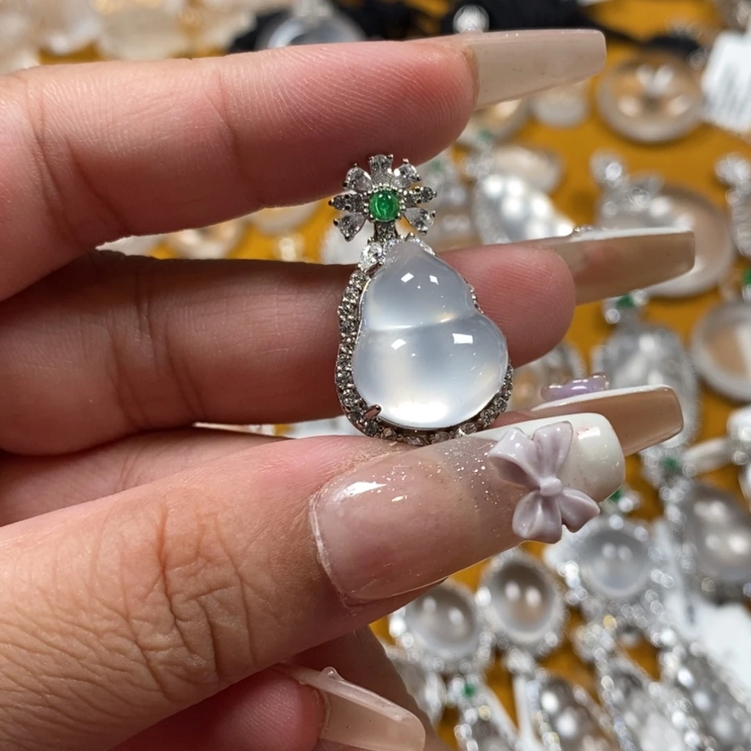 颈饰银S925镶嵌石英质玉茅台白葫芦