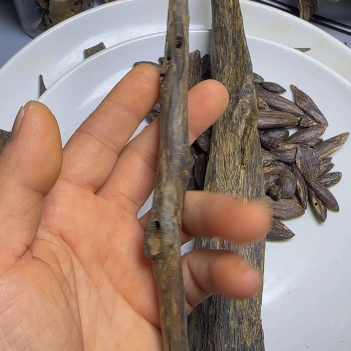 香料u****2虫漏透顶绿10.4克多样性发货，以直播间为准