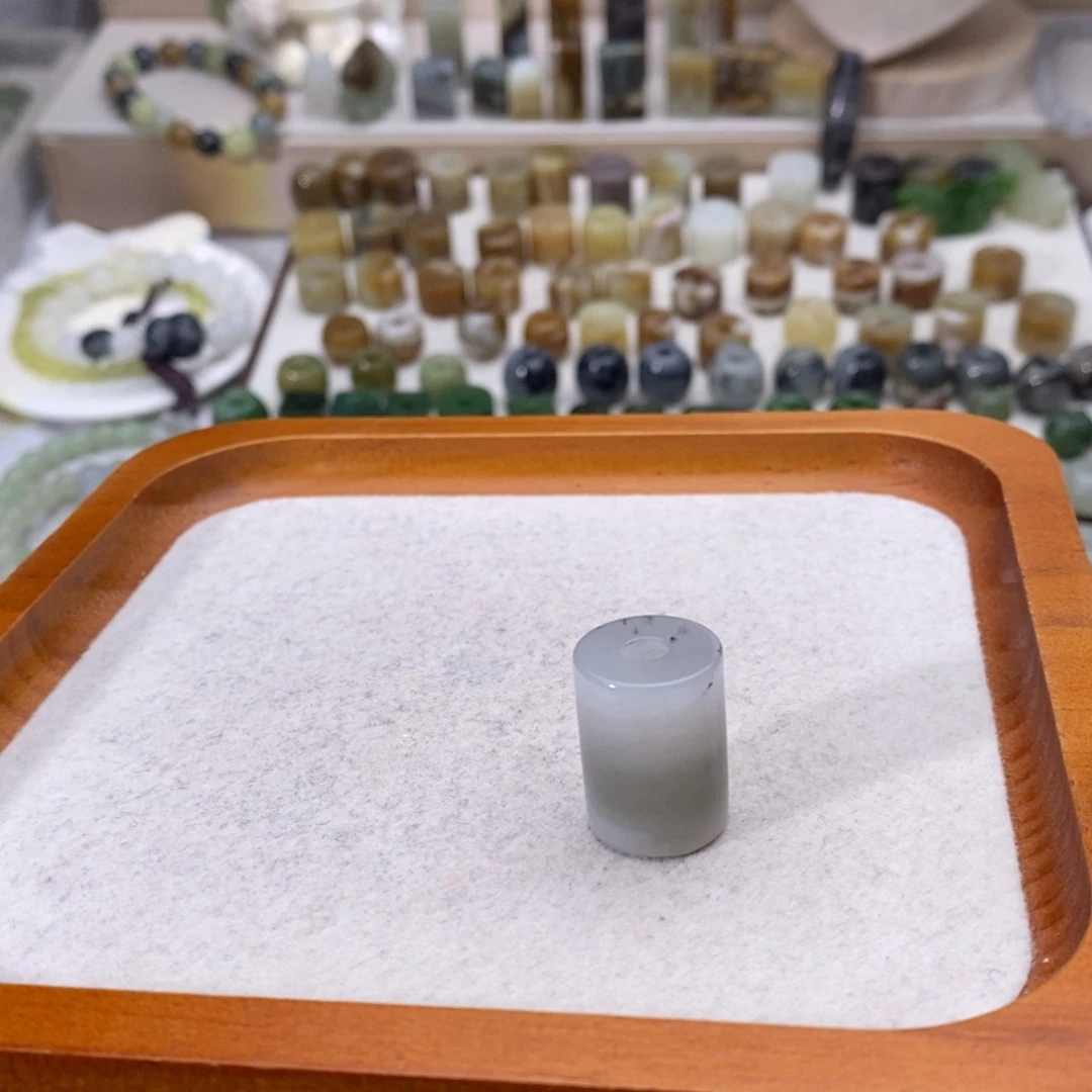 艺***o和田玉未镶嵌颈饰买断不退换