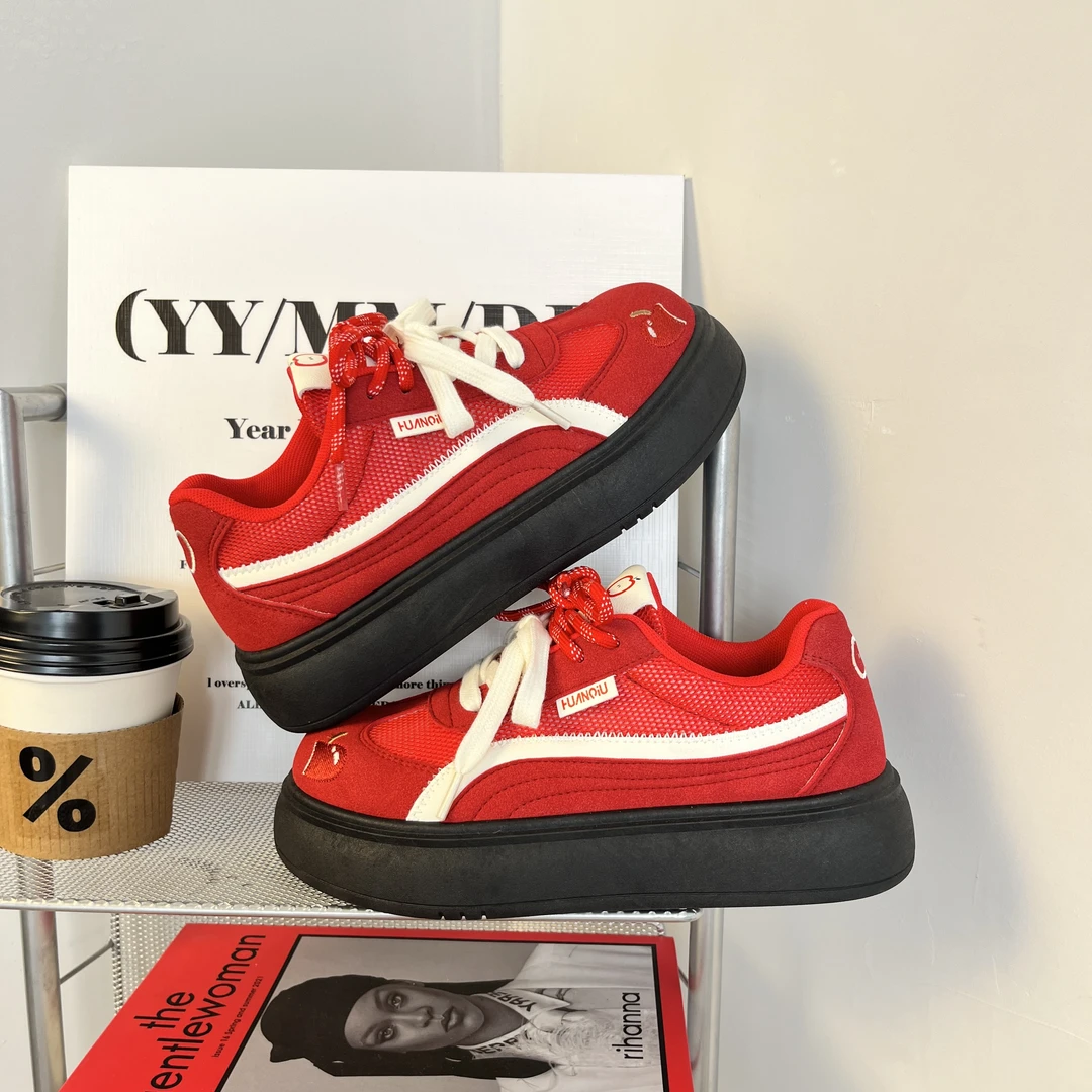 环球爆款潮流红色厚底鞋女2025新款透气德训鞋小众板鞋百搭休闲鞋