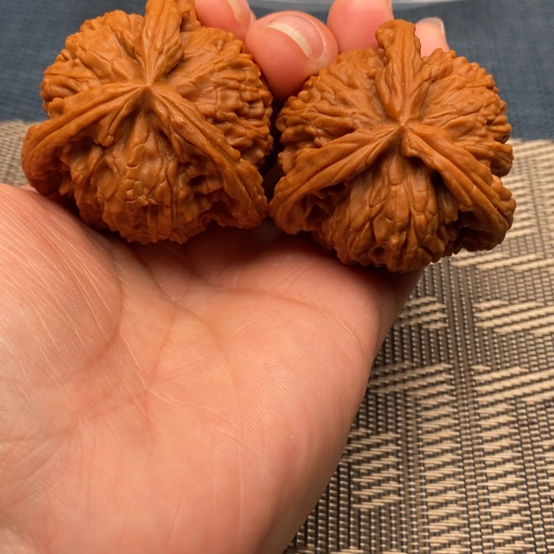 万***春吊坠文玩核桃三棱