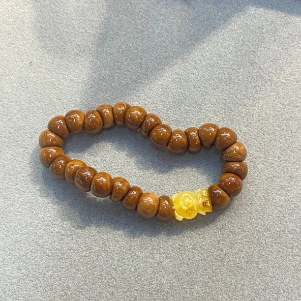 LX093库克绕指柔小熊手捻手串