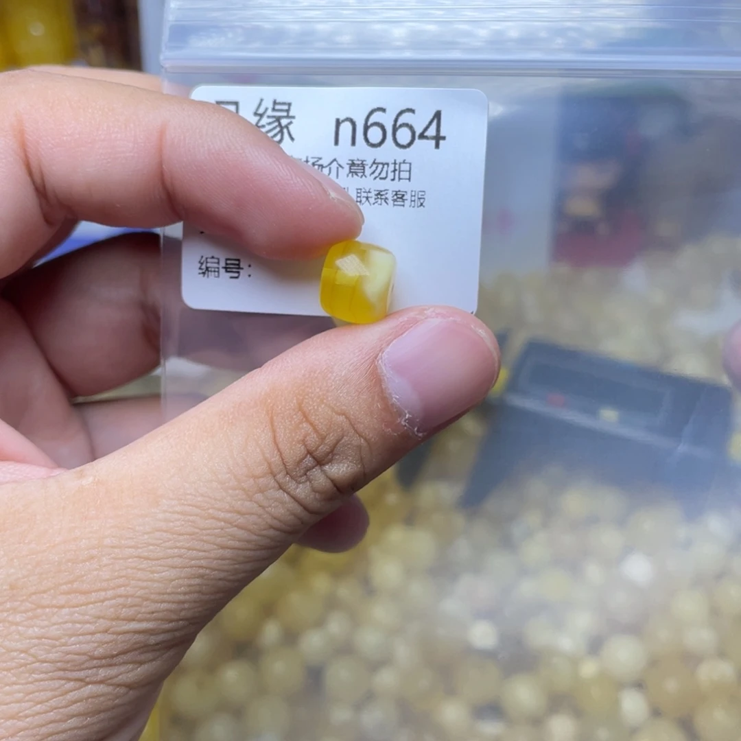 琥珀未镶嵌珠宝奇石