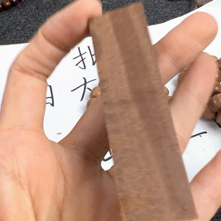 木檀香印章料…………………………瑕疵，