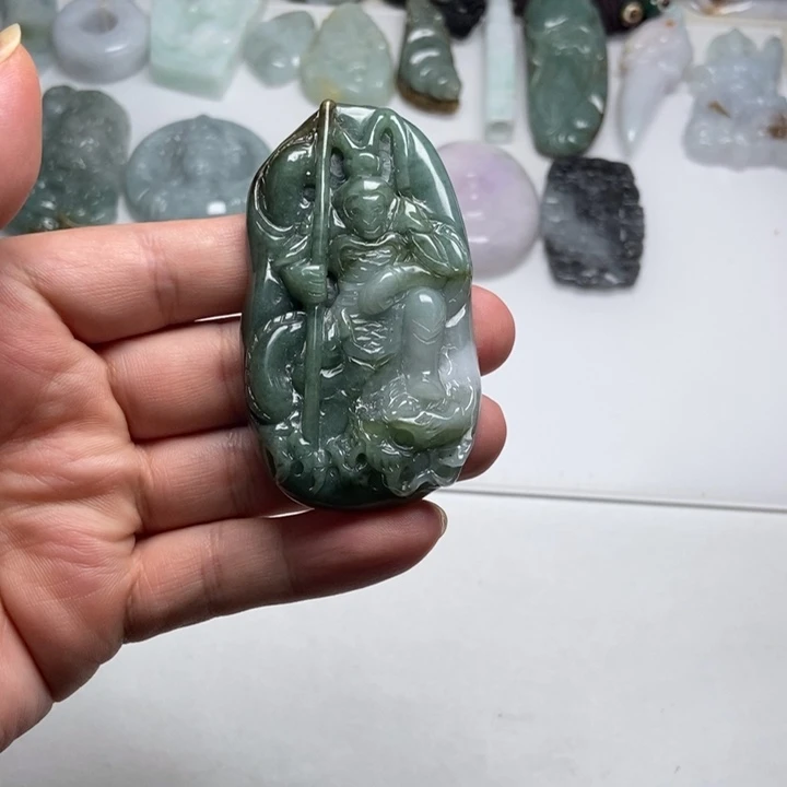 翡翠未镶嵌颈饰大圣23