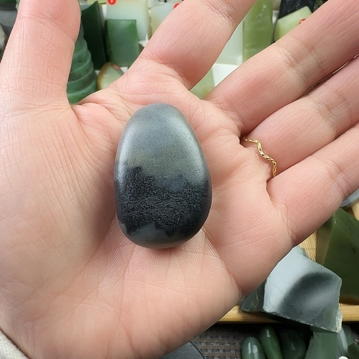 小***了和田玉未镶嵌颈饰