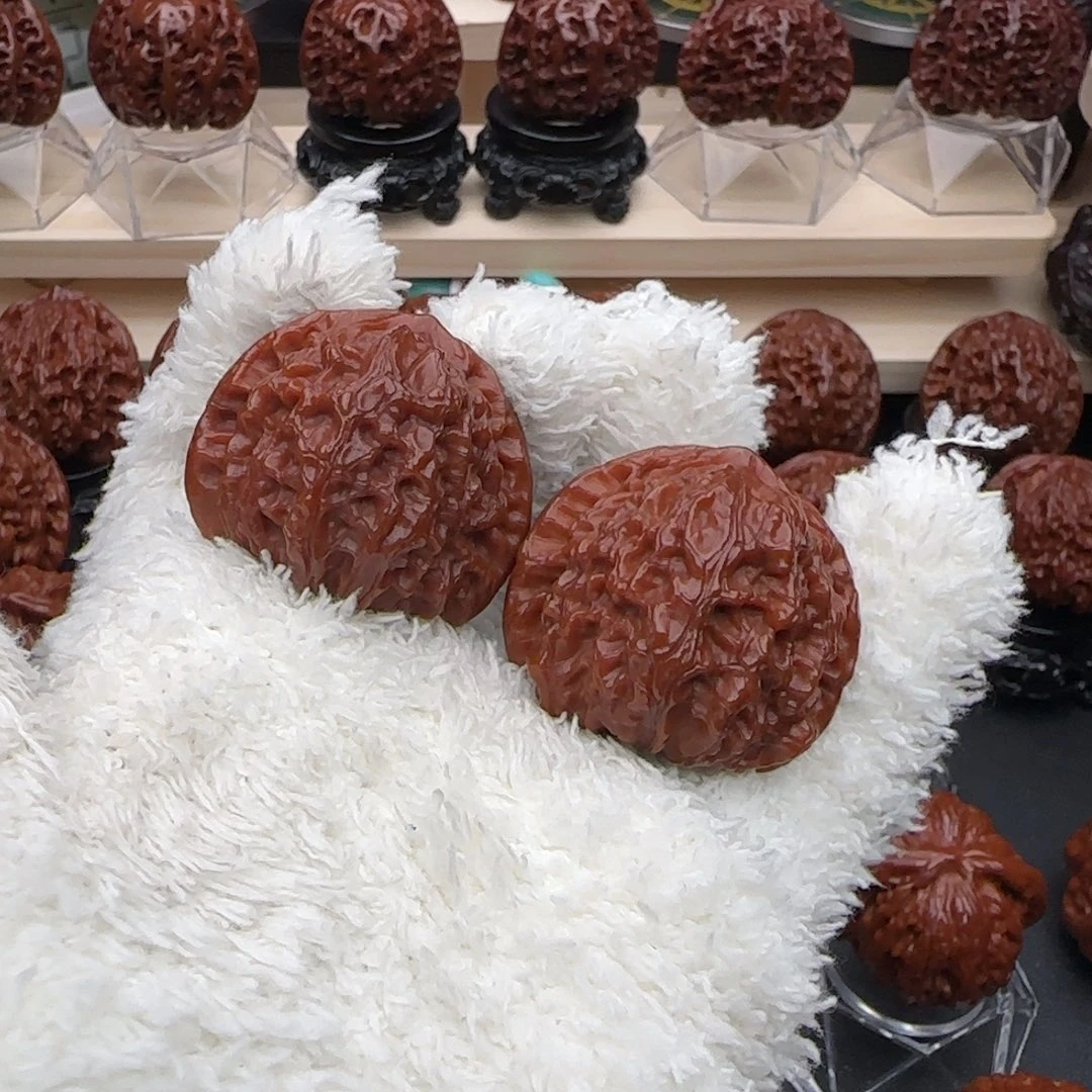 文玩核桃吊坠39全品红金牛