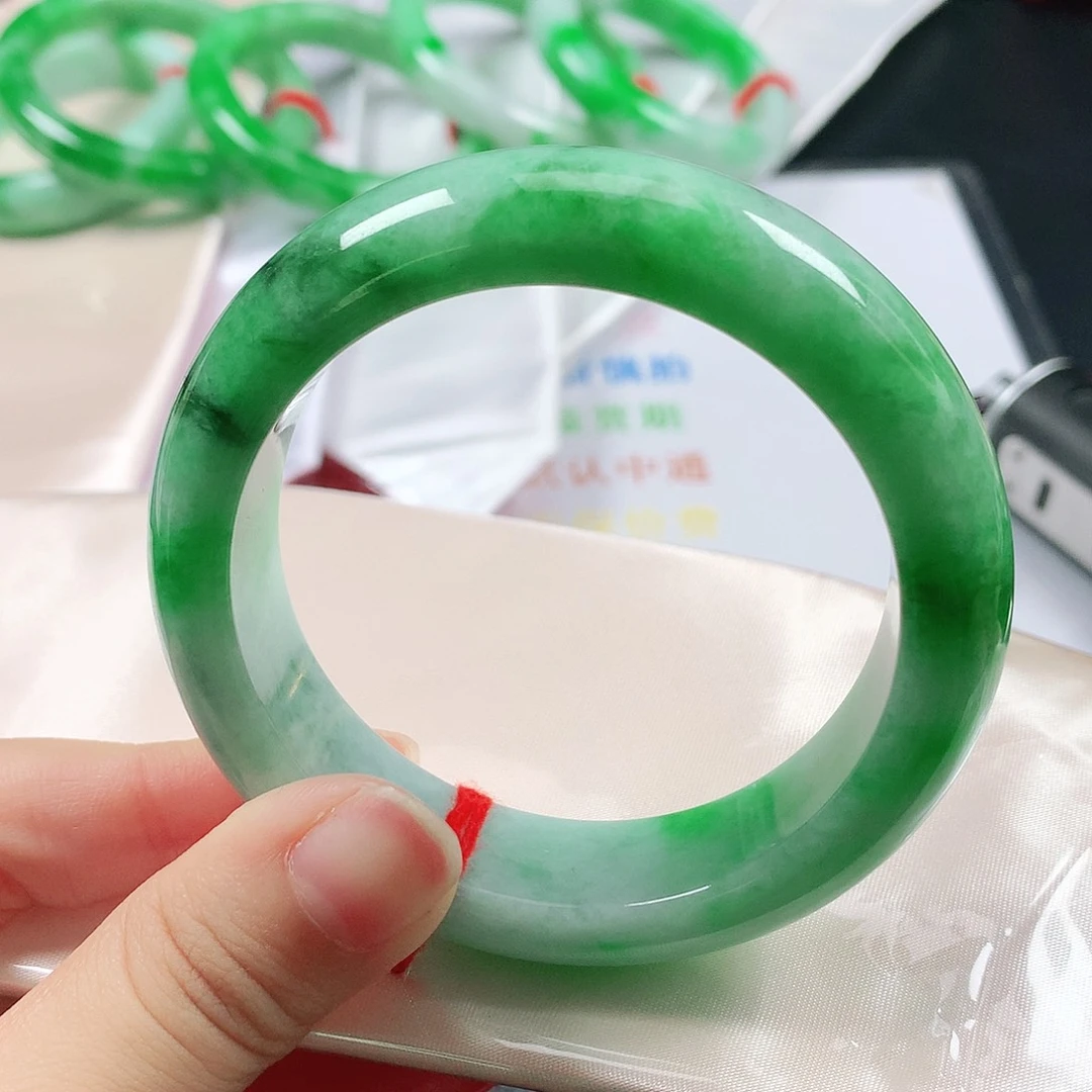 翡翠未镶嵌手镯1961