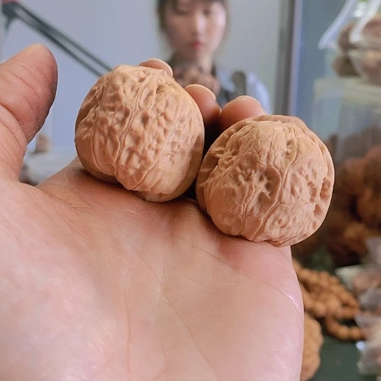 【闪购商品】把件文玩核桃39红方印水尖黄