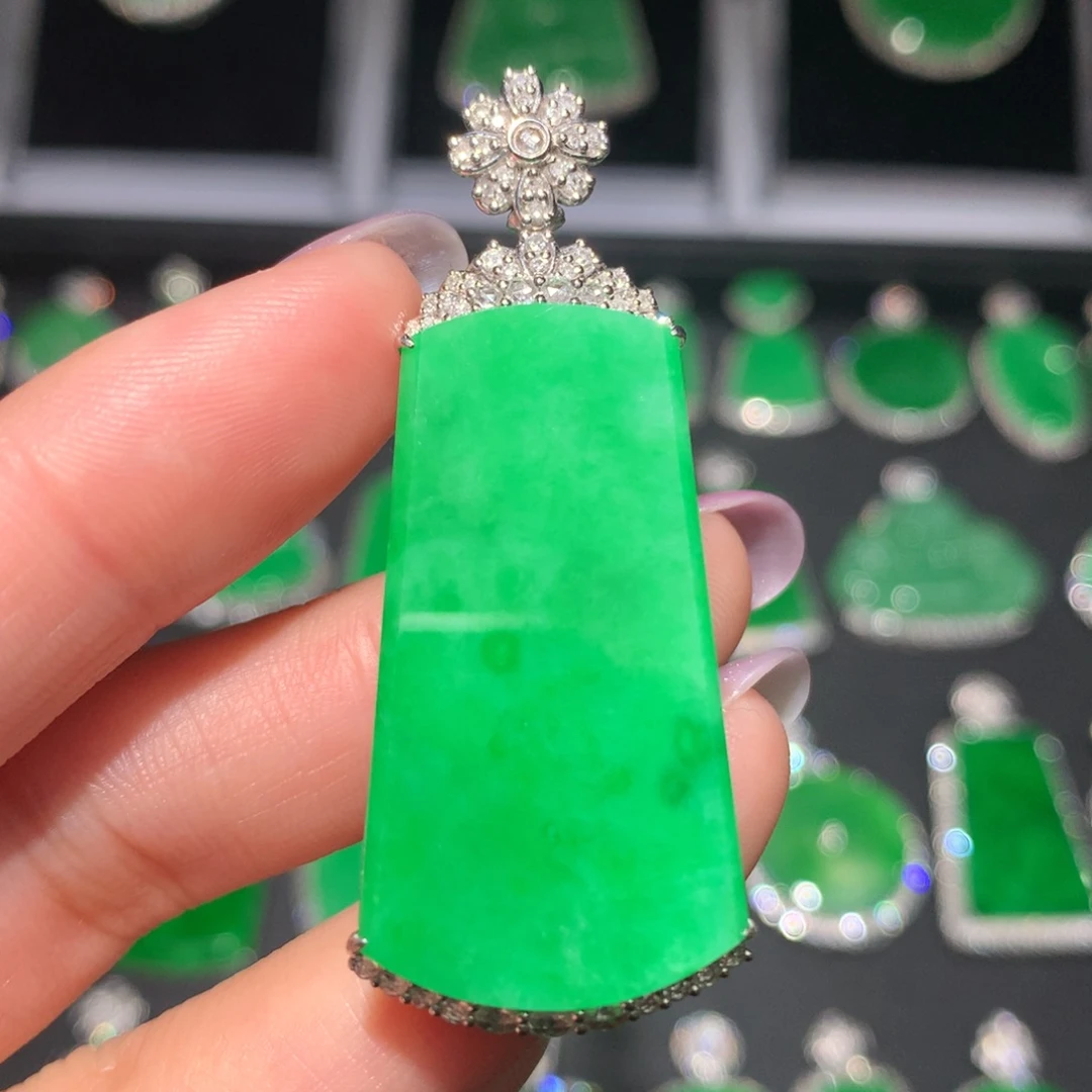 翡翠颈饰18K金镶嵌翡翠