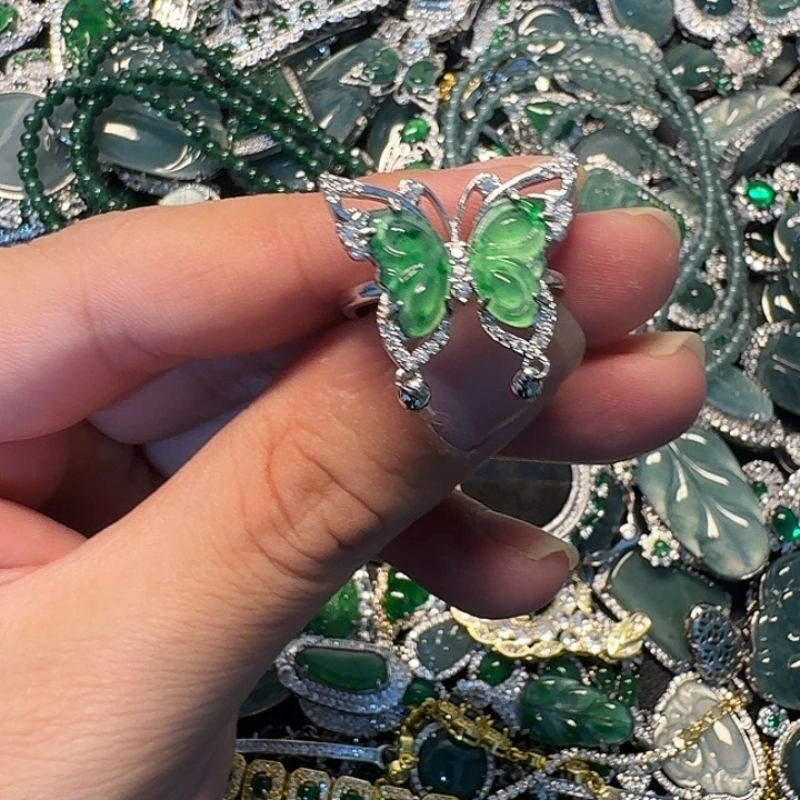 翡翠未镶嵌颈饰天然A货翡翠放漏