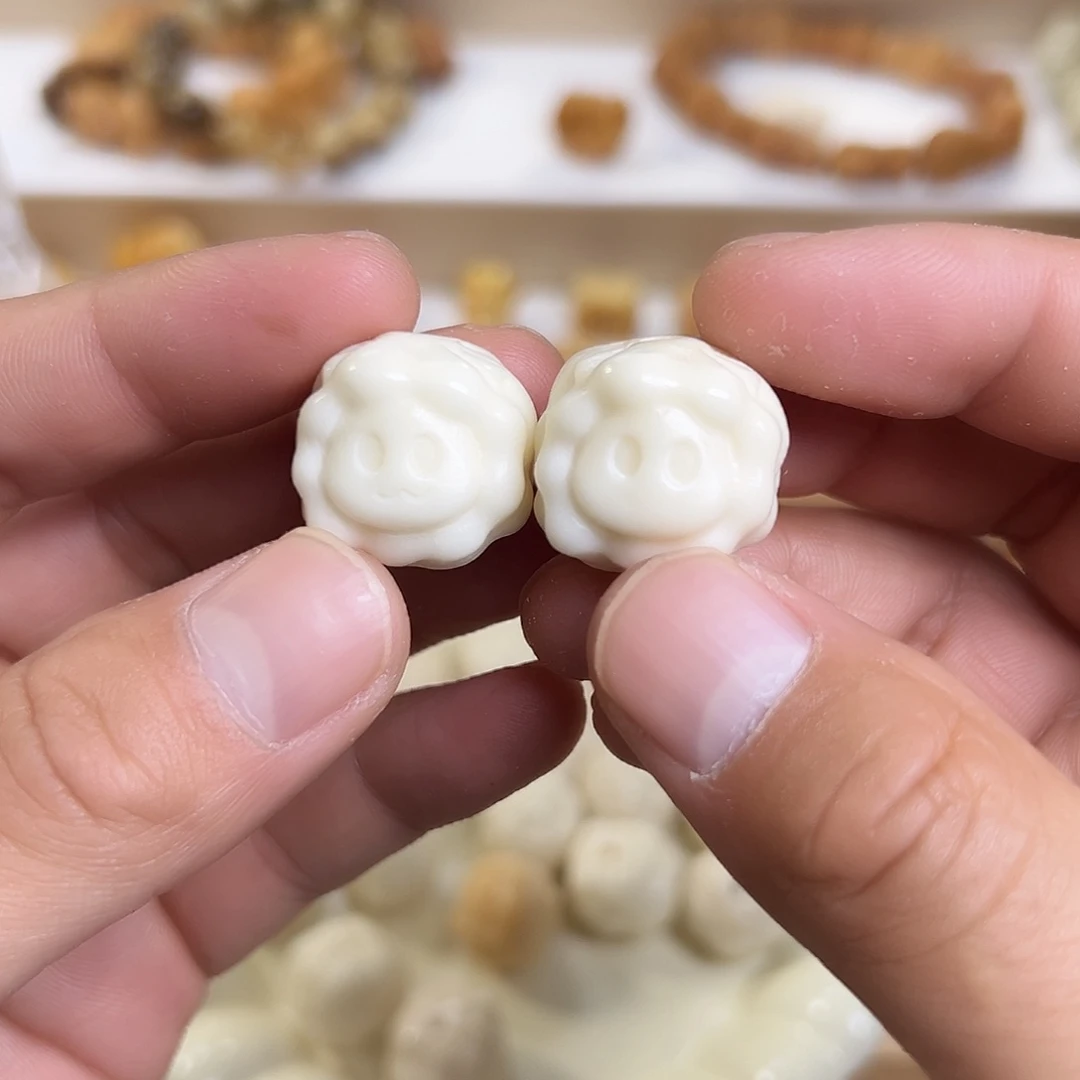 菩提根/象牙果吊坠2颗白色云朵羊孔道裂