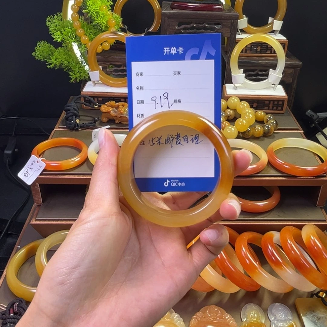 未镶嵌手镯石英质玉